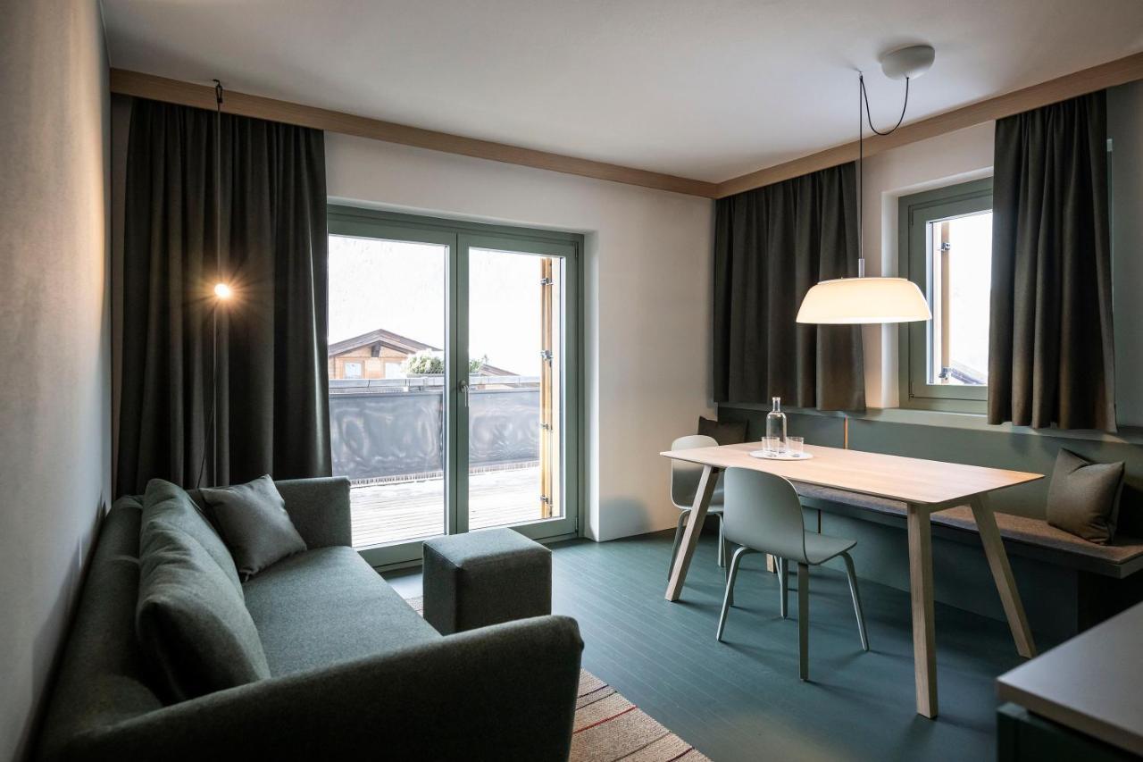 Paramount Alma Suites Sexten ภายนอก รูปภาพ