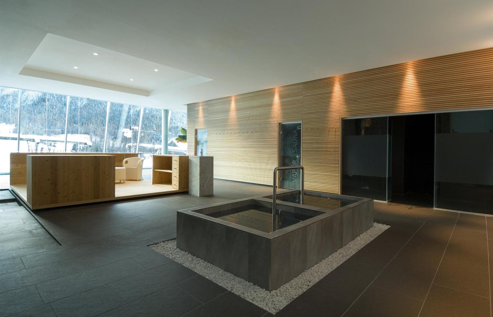 Paramount Alma Suites Sexten ภายนอก รูปภาพ